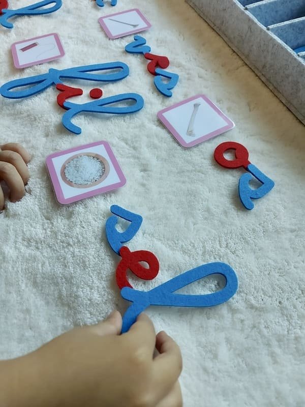 Lettres mobiles cursives, dictée muette, trésor de maman