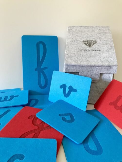 Lettres rugueuses montessori en feutrine avec coffret Lettres rugueuses montessori en feutrine avec coffret