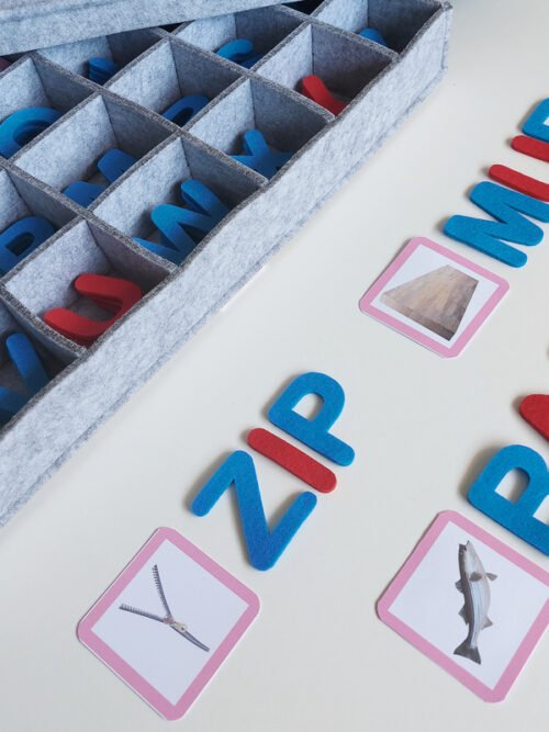 Alphabet mobile montessori, lettres capitales Alphabet mobile montessori, lettres capitales